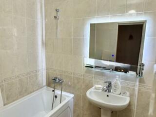 1/12 Одесская, 80, 4-комнатная, высокий цоколь