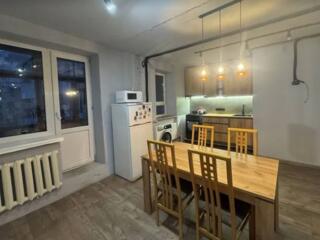 Продается трехкомнатная квартира в центре Хаджибейского района. ...