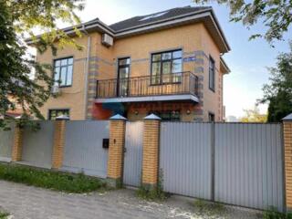 довгострокова оренда 8-к будинок Київ, Шевченківський, 2800 $/міс.