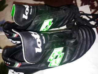 Футбольные бутсы 38.5.