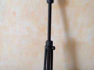 Стойка с держателем телефона. Кабель оптический.