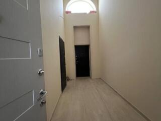 Продам дворівневу квартиру з червоної цегли біля моря