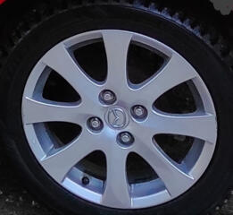 Продаются 4 шины с дисками(б/у) для авто Мазда 2