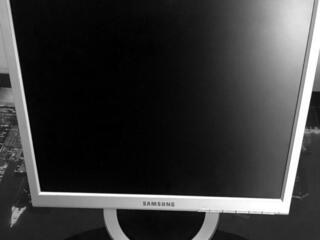 Мониторы SAMSUNG 17" офисные в отл. состоянии недорого.