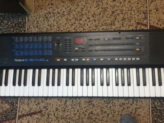 Синтезатор-с авто-аккомпанементом "Roland-E15"