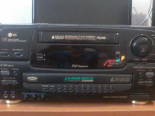 Куплю дёшево video cd плеер и CD диски с фильмами и играми.