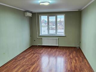 Просторная трехкомнатная квартира в центре, 89 кв. м.