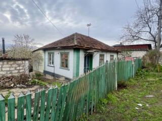 Căsuță la Poșta Veche cu teren de 3 ari.