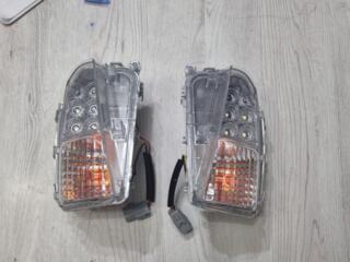 Продам поворотник левый и правый (дхо) на Toyota prius 2012-2015 пара