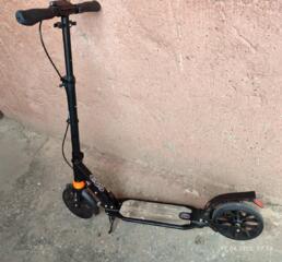Двух колесный самокат " Urban Skuter " новый