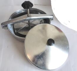 Сковорода для приготовления цыплят "табака" СССР.