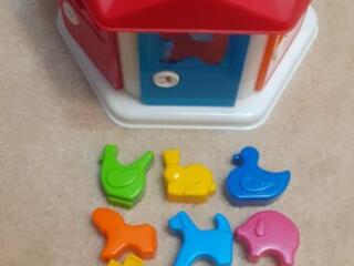 Сортер-логика Домик с ключиками — игрушечный домик.