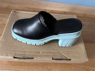 Продам мюли черного цвета на бирюзовой массивной подошве