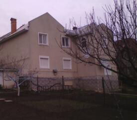 Casa 3 nivel, suprafața terenului 6 ar. /Дом 3 уровня участок 6 соток.