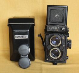 Продам плёночную фотокамеру Yashica Маt 124G