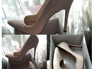 Туфли, Италия, р 37.5, 20 €uro.
77756324.