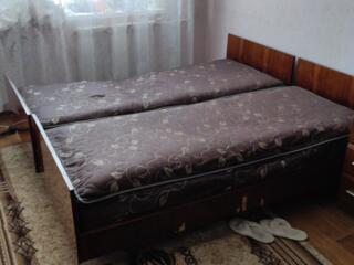 Продаются две кровати с матрасами