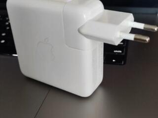 Оригинальное зарядное устройство Apple 61W