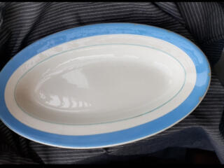 Советская посуда: рюмки, стопки. Селёдочница. Блюдо. Чашки. Тарелки.