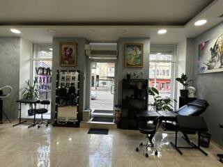 Срочно сдам фасадное помещение свободного назначения.