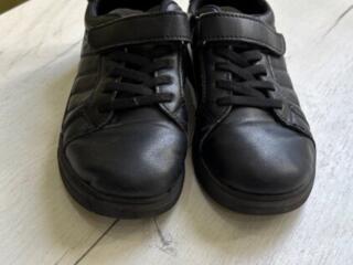 Черные кеды на липучках. Размер 32