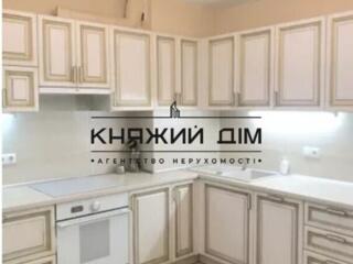 Продається 3 кім. розд. на вул. Пчілки Олени 2Б. Площа: 120/62/12 кв. 