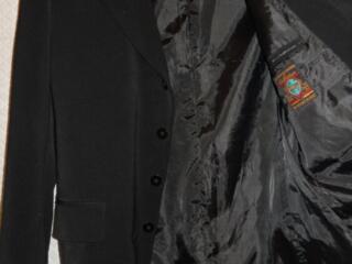 Продам костюм практически новый размер М за 200 лей