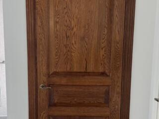 Usi din lemn natural la comanda