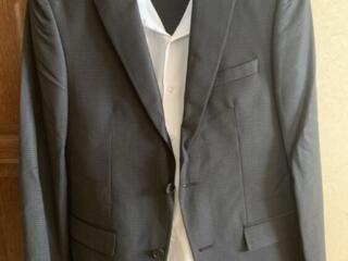Продам классический мужской костюм с белой рубашкой 46-48 р