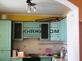 Оренда 2 кімнатної квартири на Виноградарі. Квартира знаходиться на ..