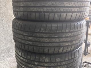 R18 235/55 Bridgestone