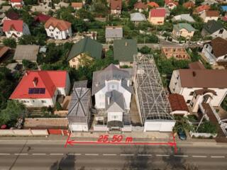 Două case la preț de una pe un teren total de 17 ari