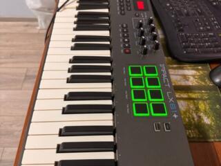 Продам миди (midi) клавиатуру Nektar Impact LX61+ педаль к ней