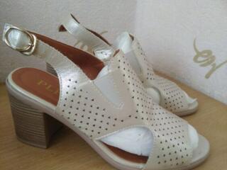 Продам женские босоножки