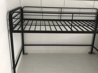 Долговечная двуспальная металлическая кровать-чердак Jett FineJunior,