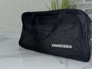 Черная дорожная сумка.