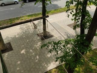 Собственник. Центр, ул. Ленина, 2-х ком., раздельные, балкон.