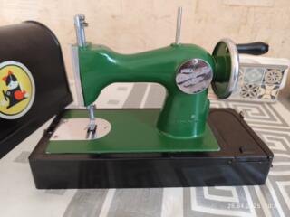 Продам детскую швейную машинку