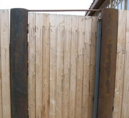 Дверь, калитка деревянная, дощатая для сарая, забора, дачи хоз. помещ.