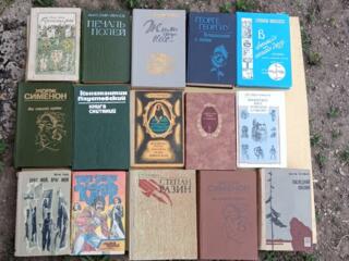 Продам срочно недорого книги разные. есть и Муз. энциклопедия.