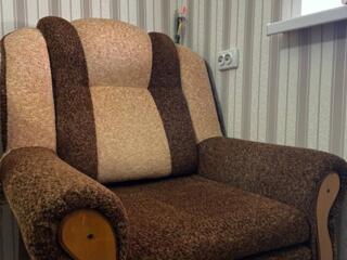 Продам кресло кровать и компьютерное кресло.