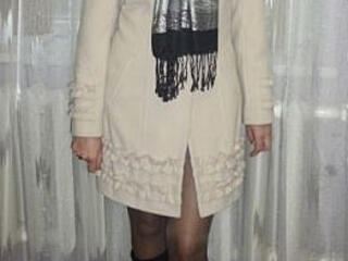 Продам женское пальто молочного цвета. Размер 44-46