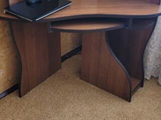 Продам компьютерный стол 500р