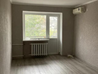 2к Запорожская/ Б. Хмельницкого 3/5 Свободная.