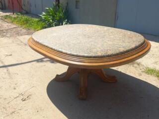 Продам деревянный столик с каменной столешницей