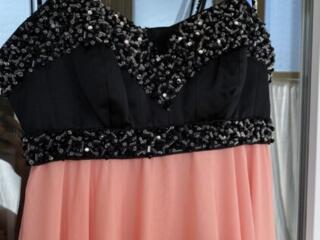 Продается выпускное платье 42-44 размер.