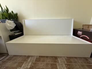 Продам белый диван в офис