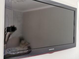 Продается телевизор + кронштейн