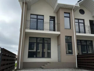 Продам угловой двухуровневый таунхаус в жилом массиве Дайберг