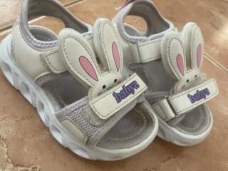 Продам детские сандали